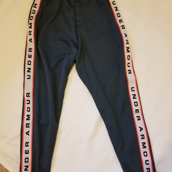 NWT Under Armour Mens Joggers in Medium - Picture 3 of 5
